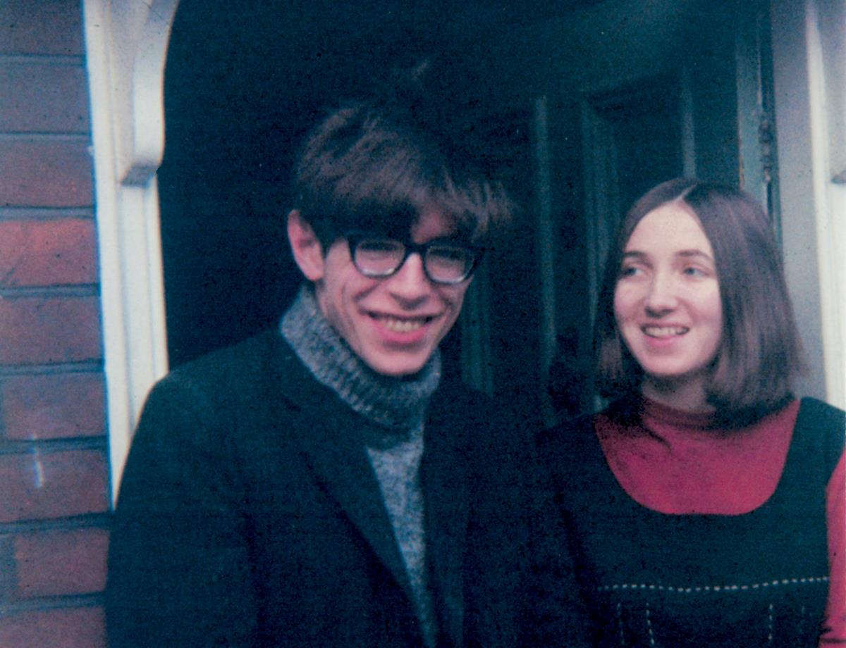 Stephen Hawking da giovane e la sua ex moglie Jane Wilde