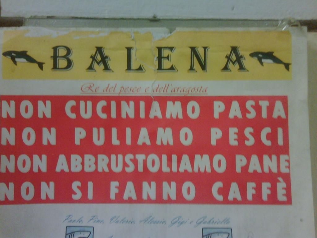Cartello fuori dal Ristorante La Balena