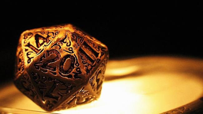 In arrivo D&D Beyond: manuale mobile per i fan di Dungeons an Dragons Il dado a 20 facce simbolo di Dungeons and Dragons