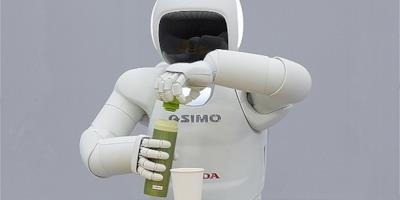 Il robot umanoide Asimo in azione