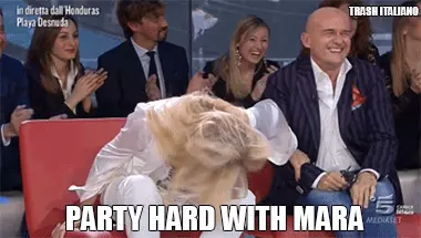 Mara Venier in modalità Party Hard all'Isola