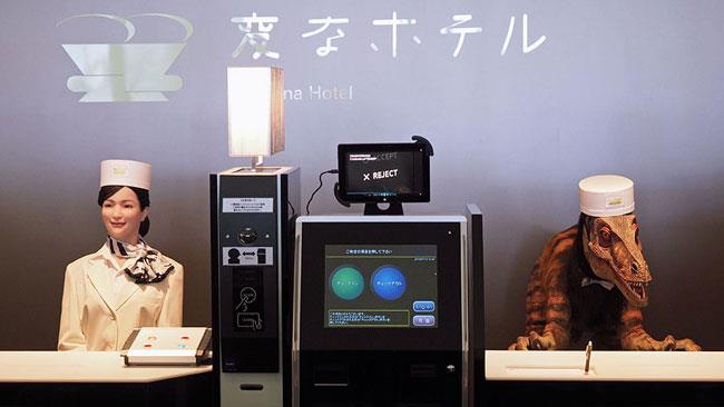L'hotel dei robot apre in Giappone con un velociraptor come receptionist Il velociraptor receptionist dell'Hotel dei robot