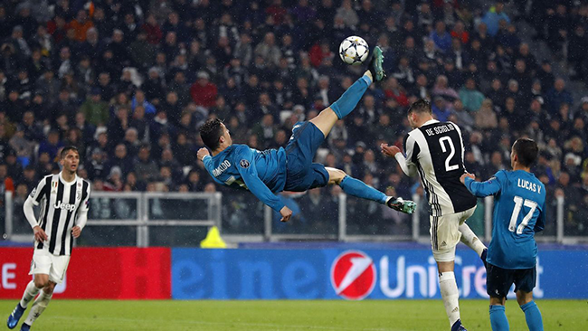 Cristiano Ronaldo, la rovesciata che ha messo KO la Juve Cristiano Ronaldo in volo per eseguire la rovesciata