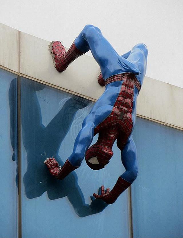 Scultura di Spider Man