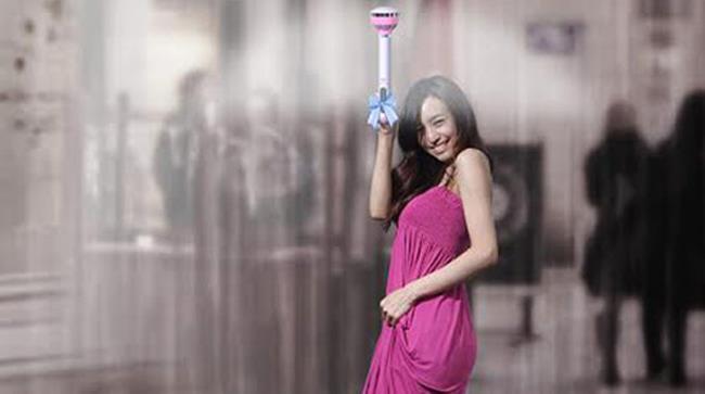 Air Umbrella: l'ombrella che spazza via l'acqua con la forza dell'aria Air Umbrella: l'ombrello che spazza via l'acqua con la forza dell'aria
