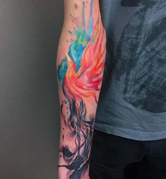 Una fenice tatuata sull'avambraccio - Tatuaggi acquarello, alcune fantastiche idee per i tuoi lavori