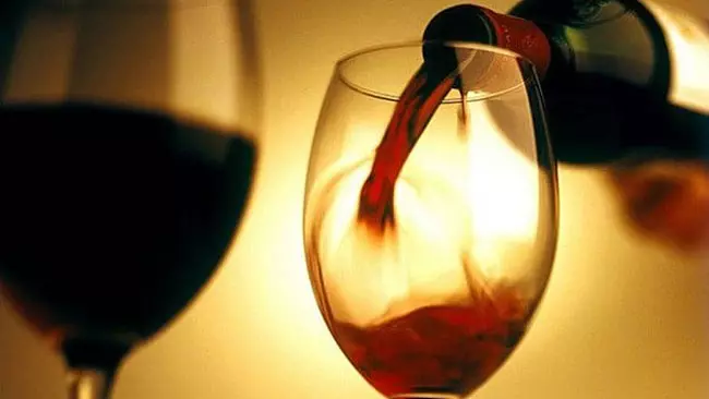 ‘Sta finendo il vino?’, l’allarme lanciato dai grandi vigneti mondiali Un buon bicchiere di vino