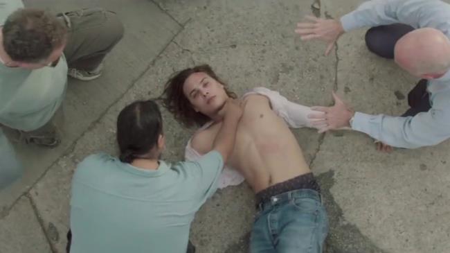 Nick, uno dei protagonisti principali di Fear the Walking Dead, è un tossicodipendente