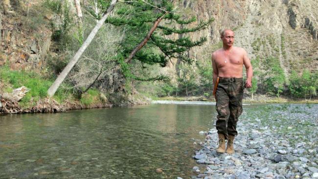 Putin a petto nudo