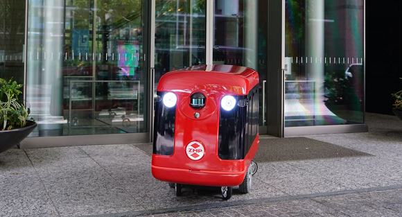 Un'immagine del robot che consegna sushi a domicilio Il robot targato ZMP è pronto a consegnare sushi a domicilio