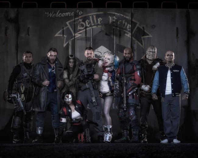 La prima immagine ufficiale del cast di Suicide Squad in costume