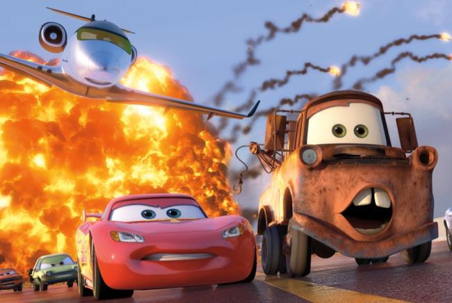 Cricchetto e Saetta McQueen, i protagonisti di Cars, in una scena tratta dal film.