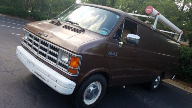 1989 Dodge Ram 350, il furgone dell'FBI Foto del veicolo venduto su Ebay