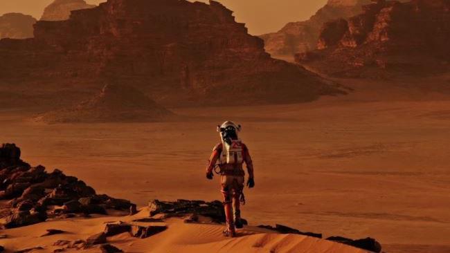La NASA ha trovato su Marte delle pile di massi insolite Un'immagine tratta dal film Sopravvissuto - The Martian