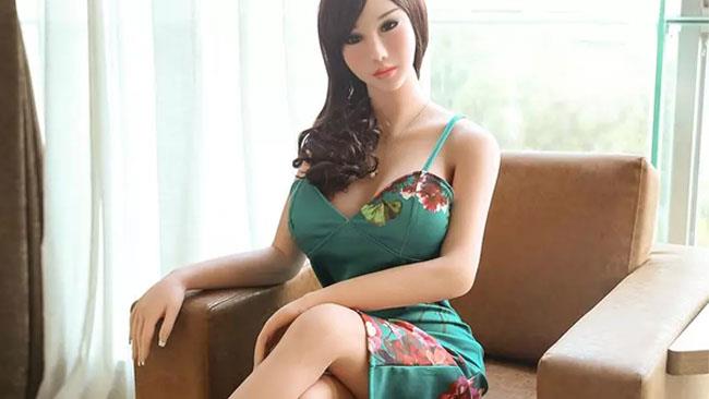 Azienda è in cerca di tester di sex doll a 40mila euro l'anno Una sex doll