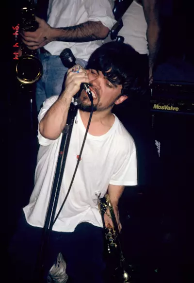 Peter Dinklage canta sul palco