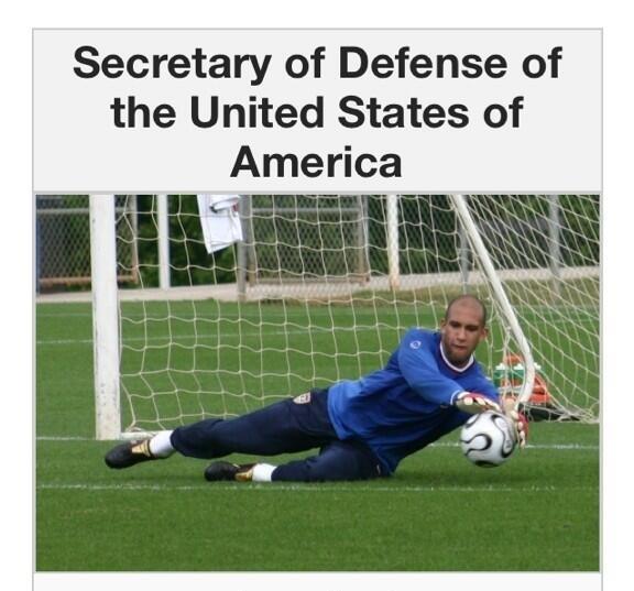 Mega trollata su Wikipedia e il portiere Tim Howard diventa Segretario della Difesa USA (per poco) Tim Howard come Segretario della Difesa americano su Wikipedia