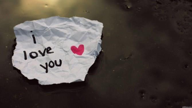 Un biglietto con una dichiarazione d'amore
