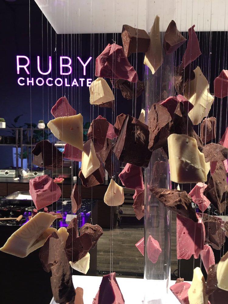 Il cioccolato rosa tra tutti gli altri gusti.