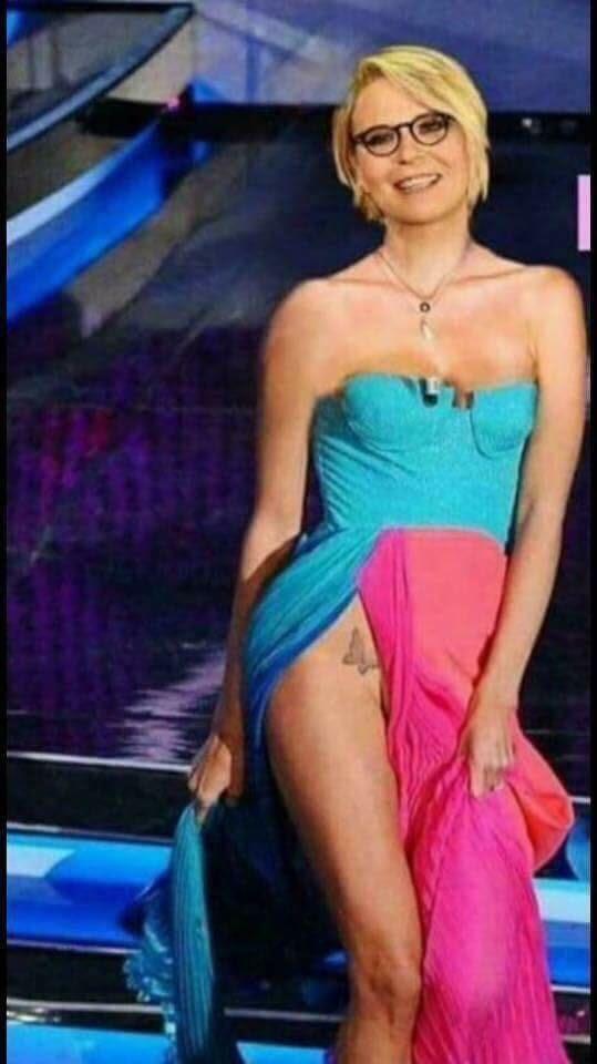 Fotomontaggio di Maria De Filippi su corpo di Belen