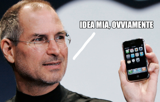 La storia di come Apple ha partorito il primo iPhone: Steve Jobs protagonista Foto di Steve Jobs con il primo iPhone