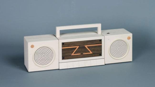 Zette System, la console per il retrogaming dotata di proiettore La meravigliosa Zette System
