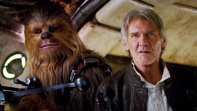 Chewbacca ed Han Solo in un'immagine da Star Wars Episodio VII Chewbacca ed Han Solo ritornano nel Millenium Falcon