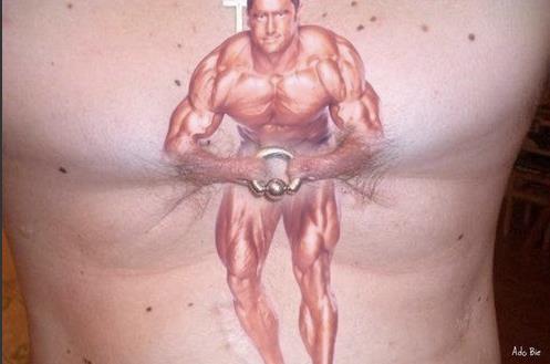 Piercing e tatuaggio pessimi