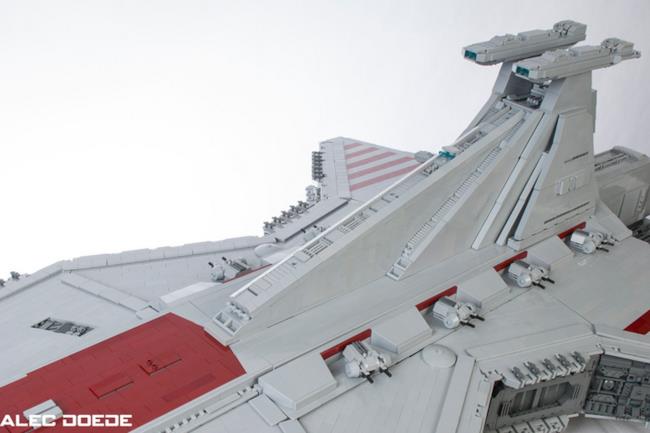 6 mesi di lavoro per un'astronave di Star Wars in LEGO