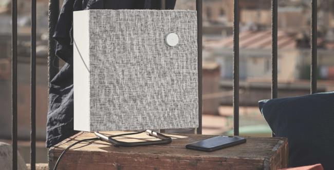 Eneby nella sua colorazione grigio-bianco