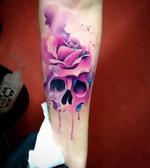 Un teschio tatuato sull'avambraccio - Tatuaggi acquarello, alcune fantastiche idee per i tuoi lavori