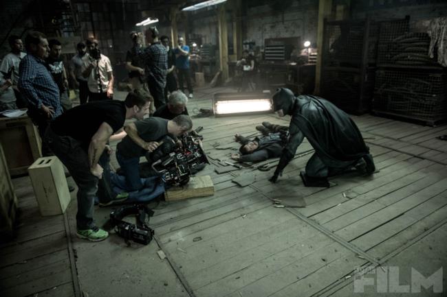 Ben Affleck in una scena dietro le quinte di Batman v Superman