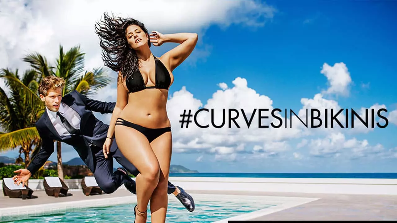 La modella oversize Ashley Graham per CurvesinBikinis