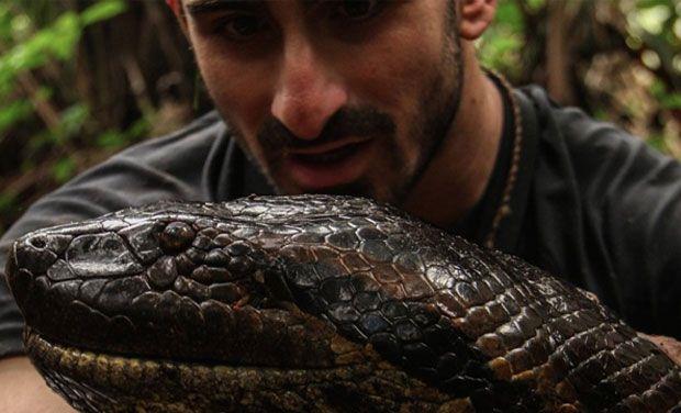 Eaten Alive, l'uomo che si farà mangiare da un'anaconda Un uomo e l'anaconda