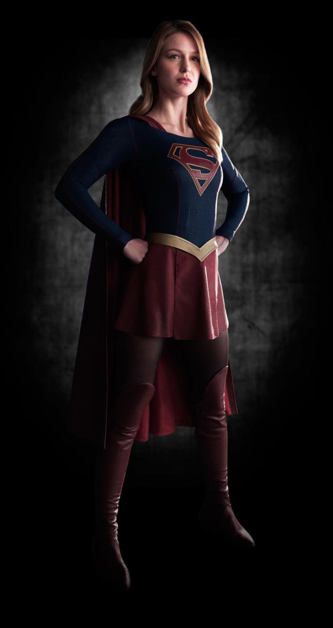 Melissa Benoist indossa il costume da Supergirl