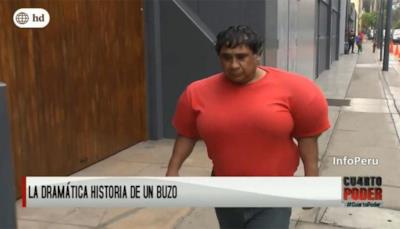 Martinez cammina per strada
