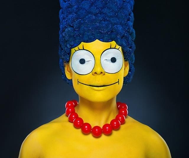 Il make up estremo di Marge Simpson Modella truccata da Marge Simpson