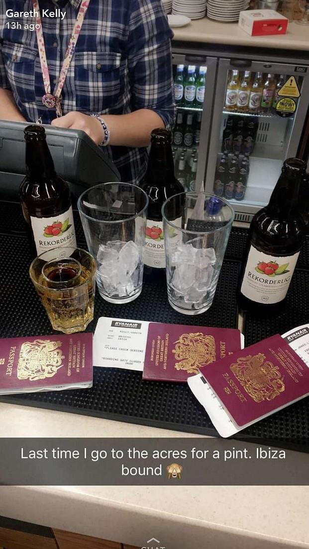 I passaporti della combriccola diretta a Ibiza