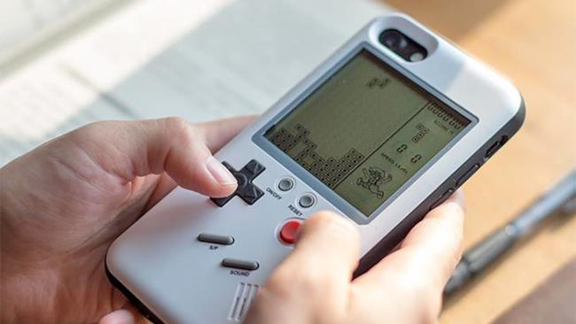Il case per iPhone ideato per gamer Il case che permette di giocare a tetris sull'iPhone