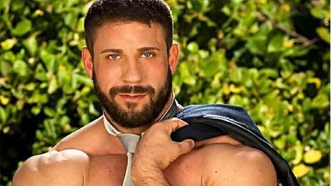 Prof di matematica alla Sapienza: era un pornodivo gay Ruggero Freddi in posa