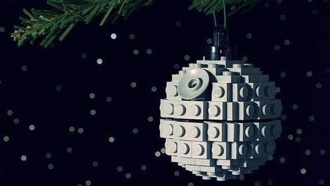 Una decorazione per l'albero di Natale fatta con i Lego Una decorazione realizzata con i Lego.
