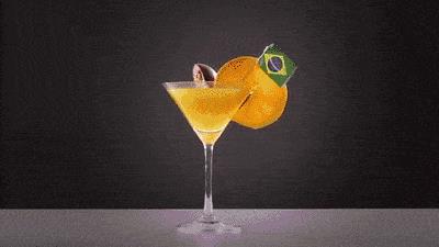 Boccale di birra schiaccia cocktail brasiliano