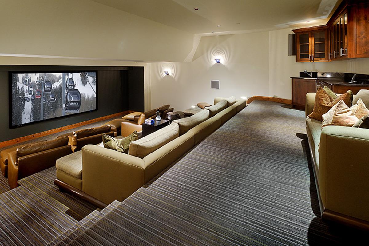 La start-up Screening Room che non piace ai registi Cristopher Nolan e James Cameron