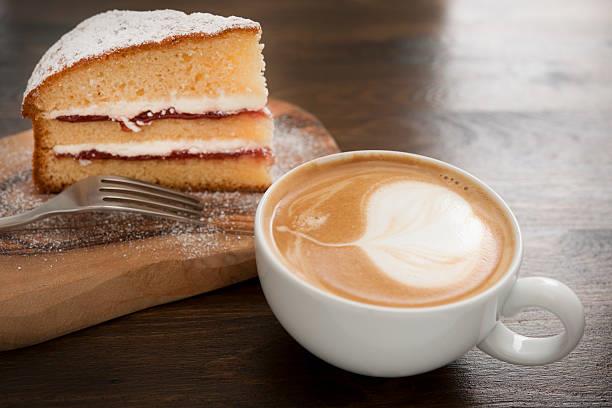 La foto di torta e caffè