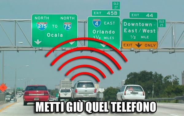 Uomo in USA sfrutta un disturbatore di frequenze per impedire agli altri guidatori di telefonare in auto Auto con frequenze disturbate