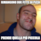 Rimangono due fette di pizza Prende quella più piccola