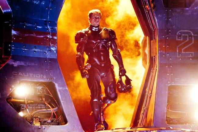 Charlie Hunnam in una foto promozionale di Pacific Rim