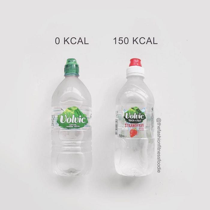 Infografica con due bottiglie di acqua e le relative calorie Due bottigliette di acqua, di cui una aromatizzata