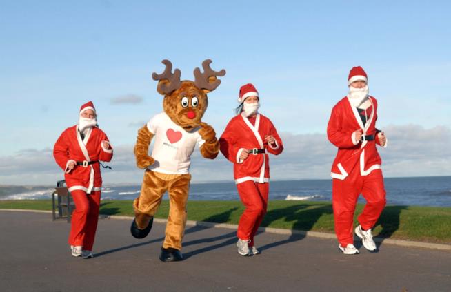 A Natale di corsa Anche i Babbi Natale si tengono in forma
