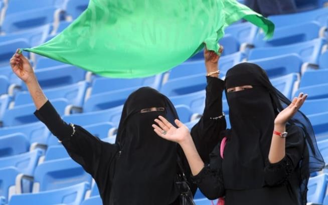 Anche le donne, ora, possono entrare negli stati in Arabia Saudita In Arabia Saudita le donne finalmente possono accedere agli stadi